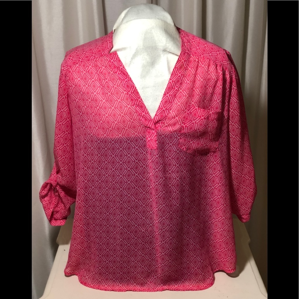 Pink & white diamond pattern v-neck 3/4 sleeve top
